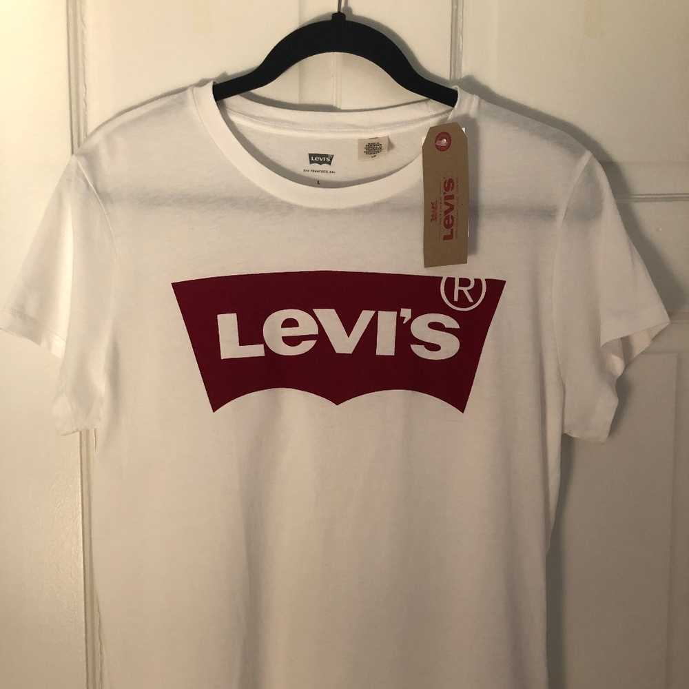Levi's Logo Classic Tee - Never been worn!